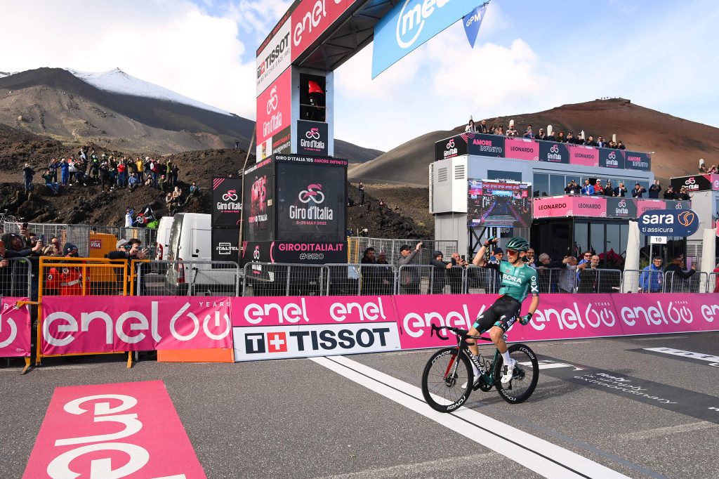 Oldani earns first professional win, López keeps Giro lead